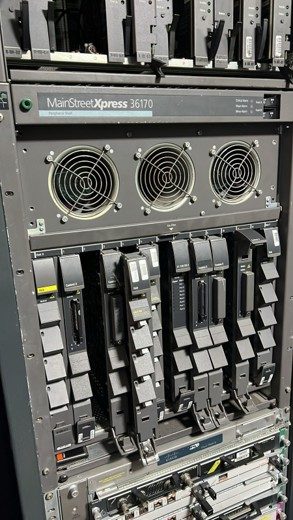 Chassi com bandeja de ventiladores